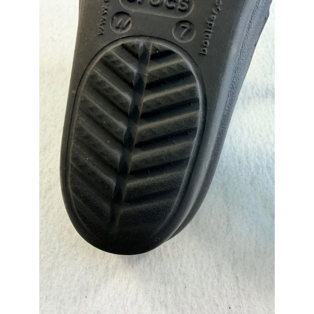 Crocs Sanrah Embellished Medallion Wedge Sandals Black Women's Size 7 W7